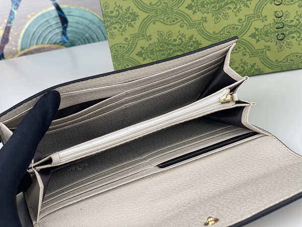 グッチ財布コピー着用イメージ